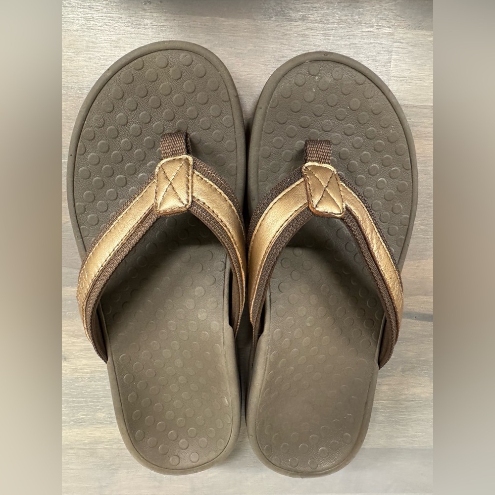 VIONIC Tide II Flip Flop - Women’s US 5/EU 36 -Metallic Gold Leather! Beautiful